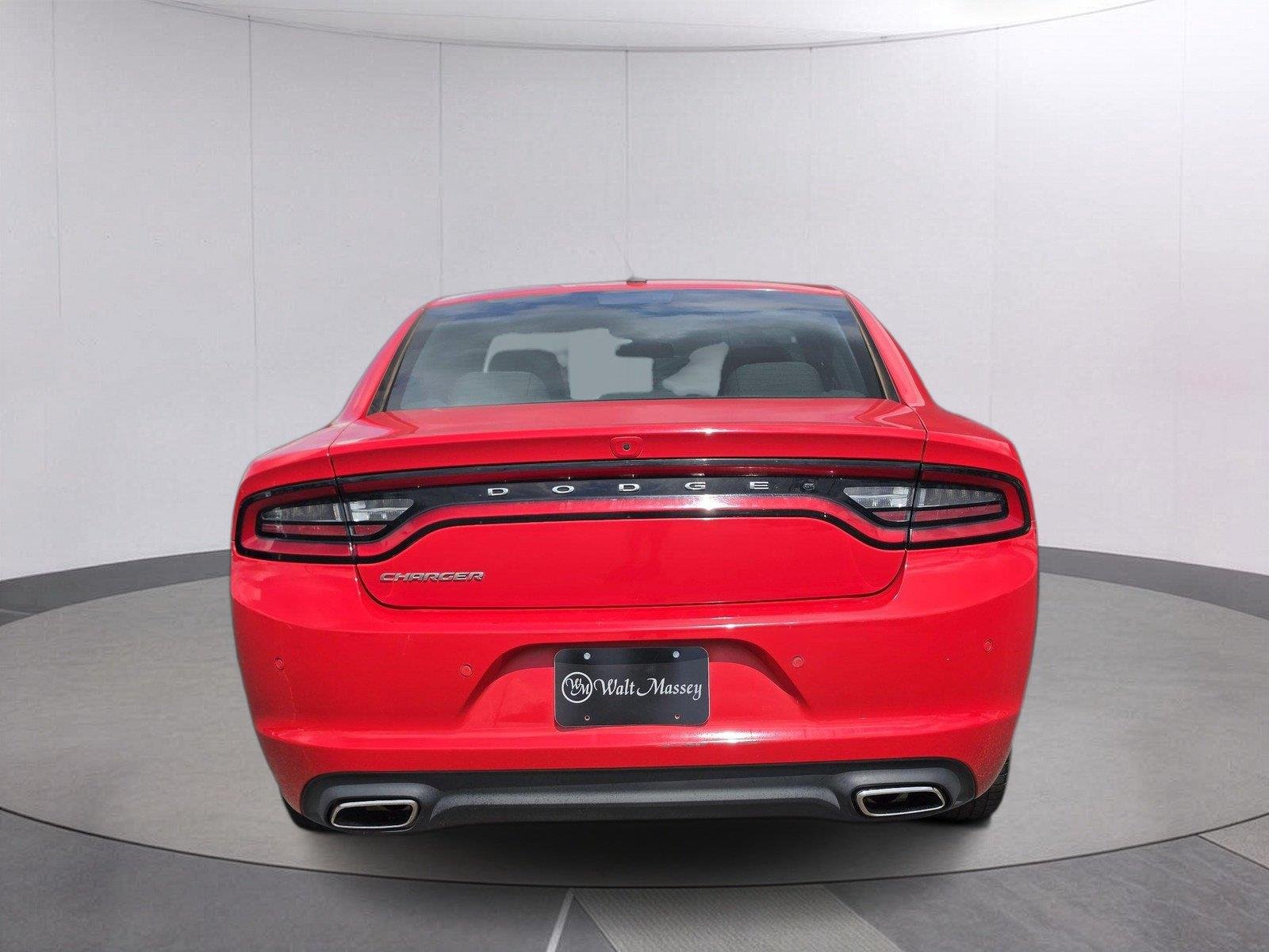 Used 2022 Torred Clearcoat Dodge SXT image 4