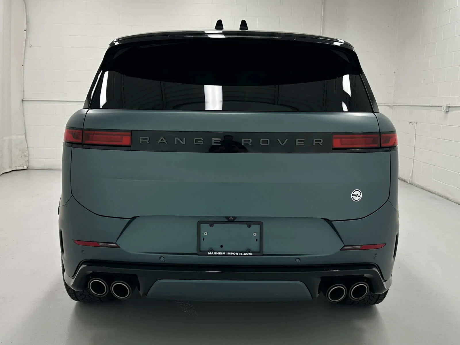 Used 2025 SV BESPOKE MATTE GREEN Land Rover SV Edition Two image 7