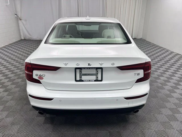 Used 2021 White Volvo T5 Momentum image 7