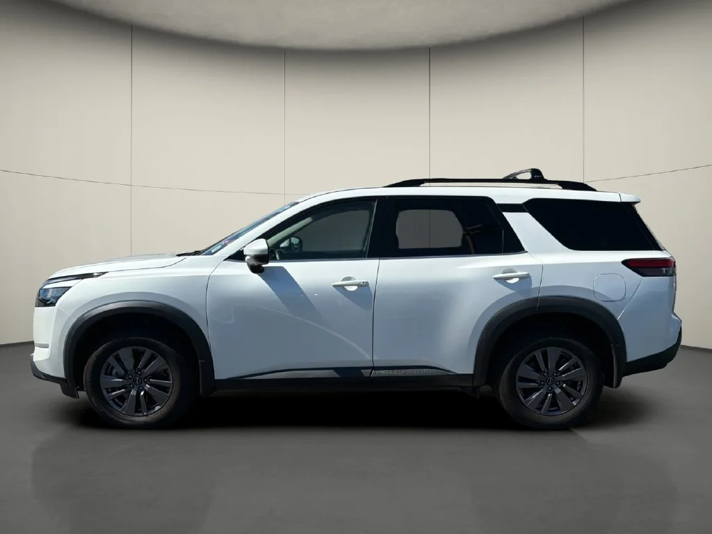 Used 2025 White Nissan SV image 4