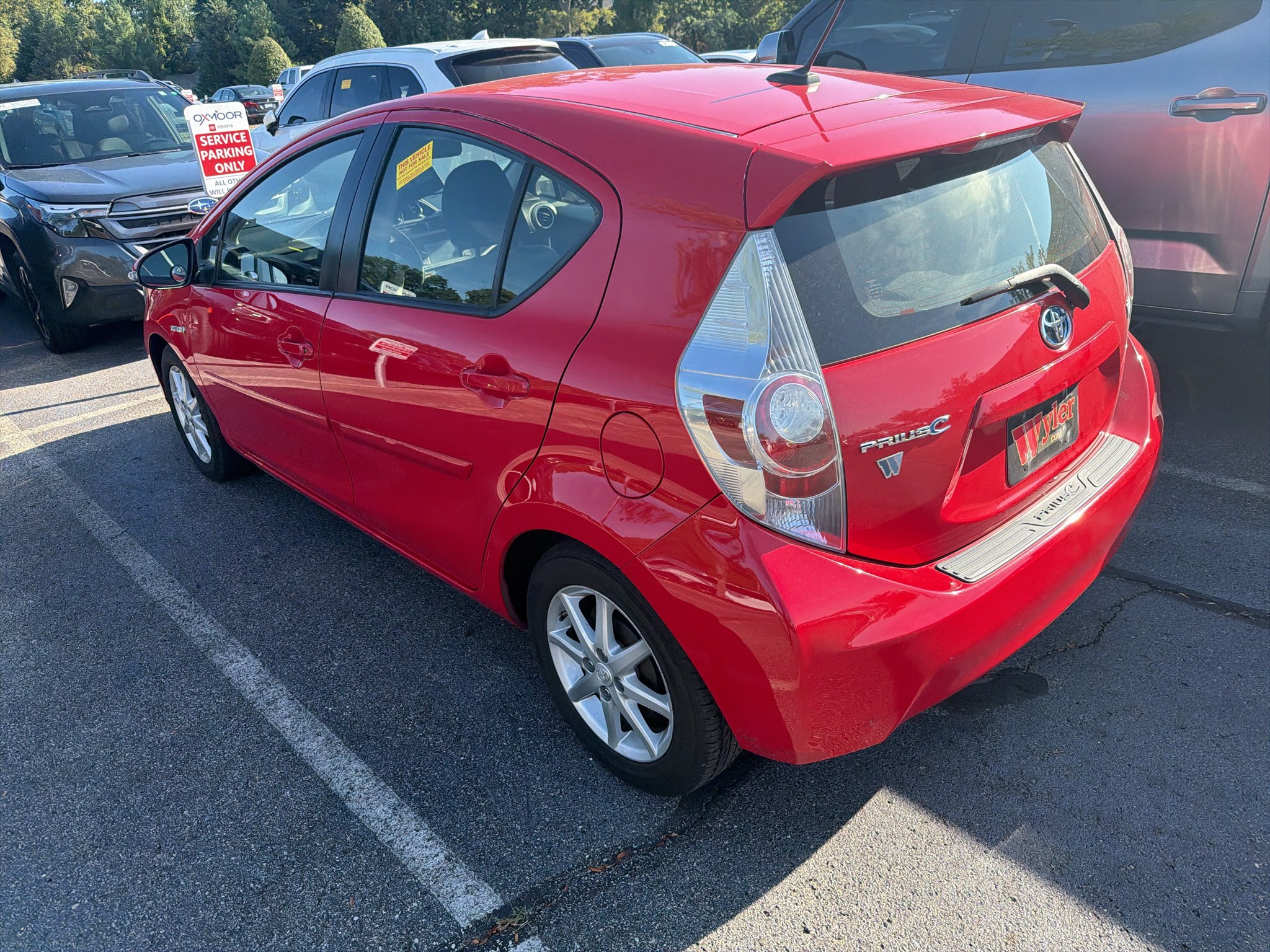 Used 2014 Red Toyota  image 12