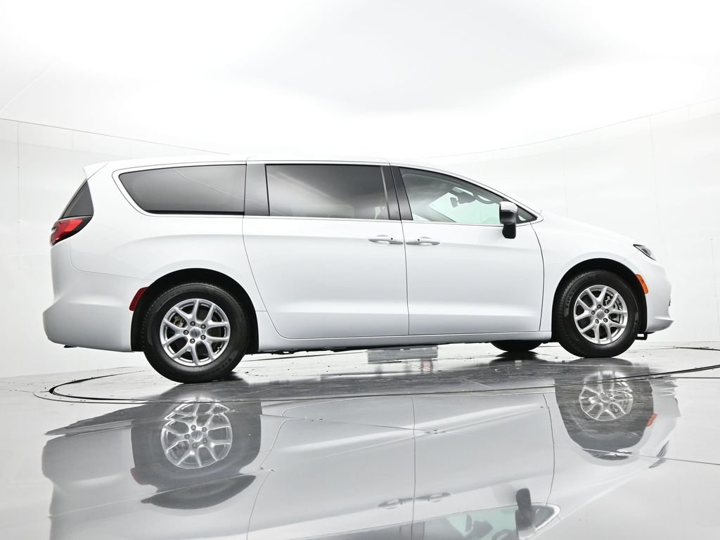 2023 Chrysler Pacifica Touring L - Photo 35