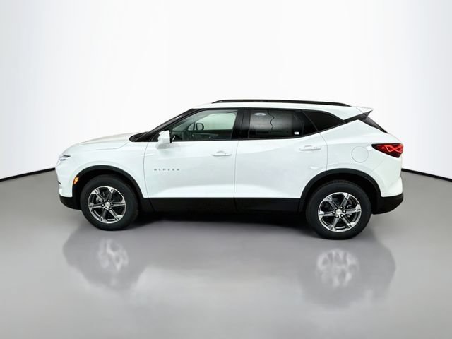 New 2026 Summit White Chevrolet 2LT image 4