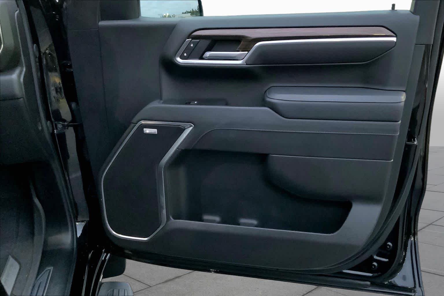 Used 2025 Black Chevrolet RST image 20