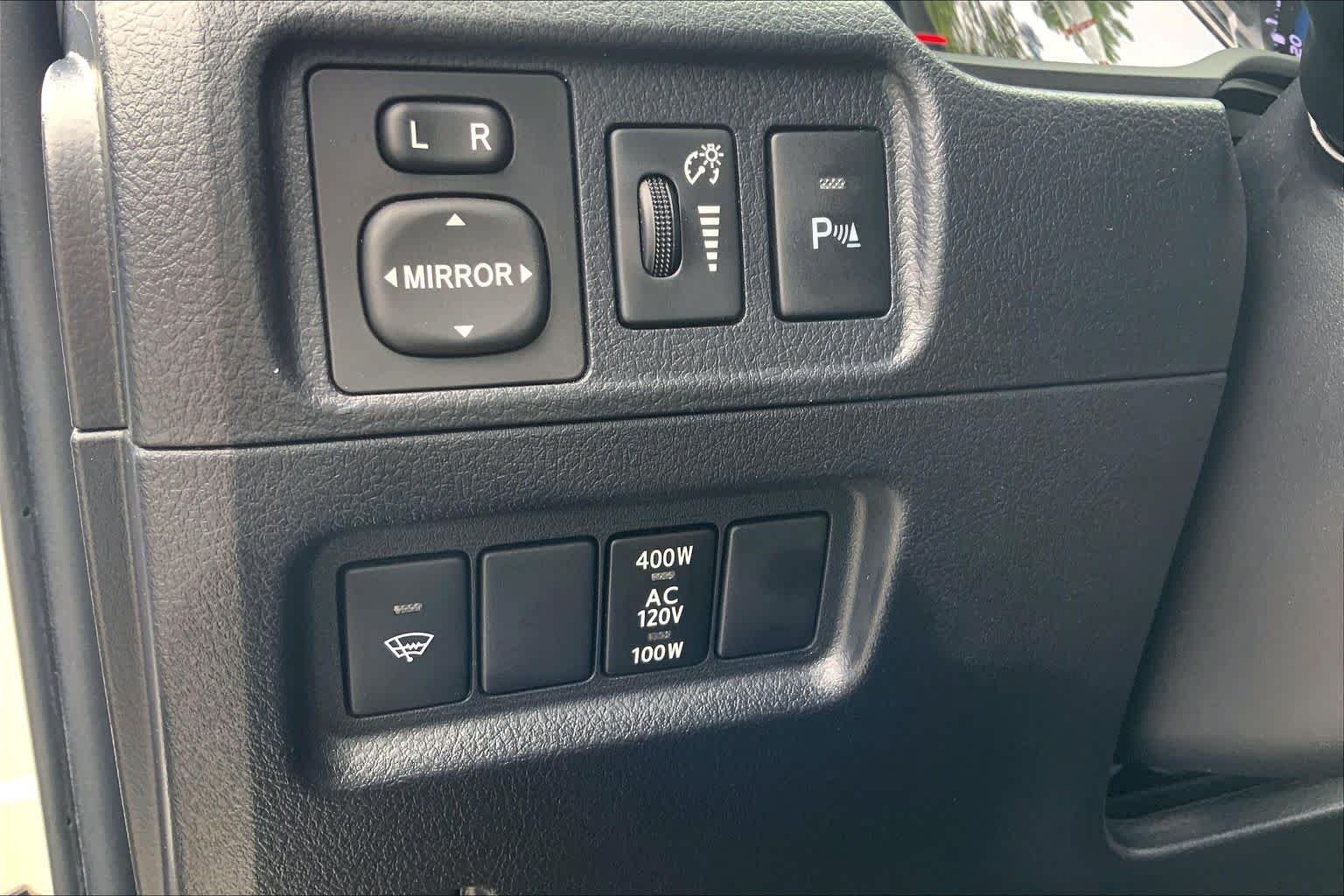 Used 2018 Blizzard Pearl Toyota Limited image 33
