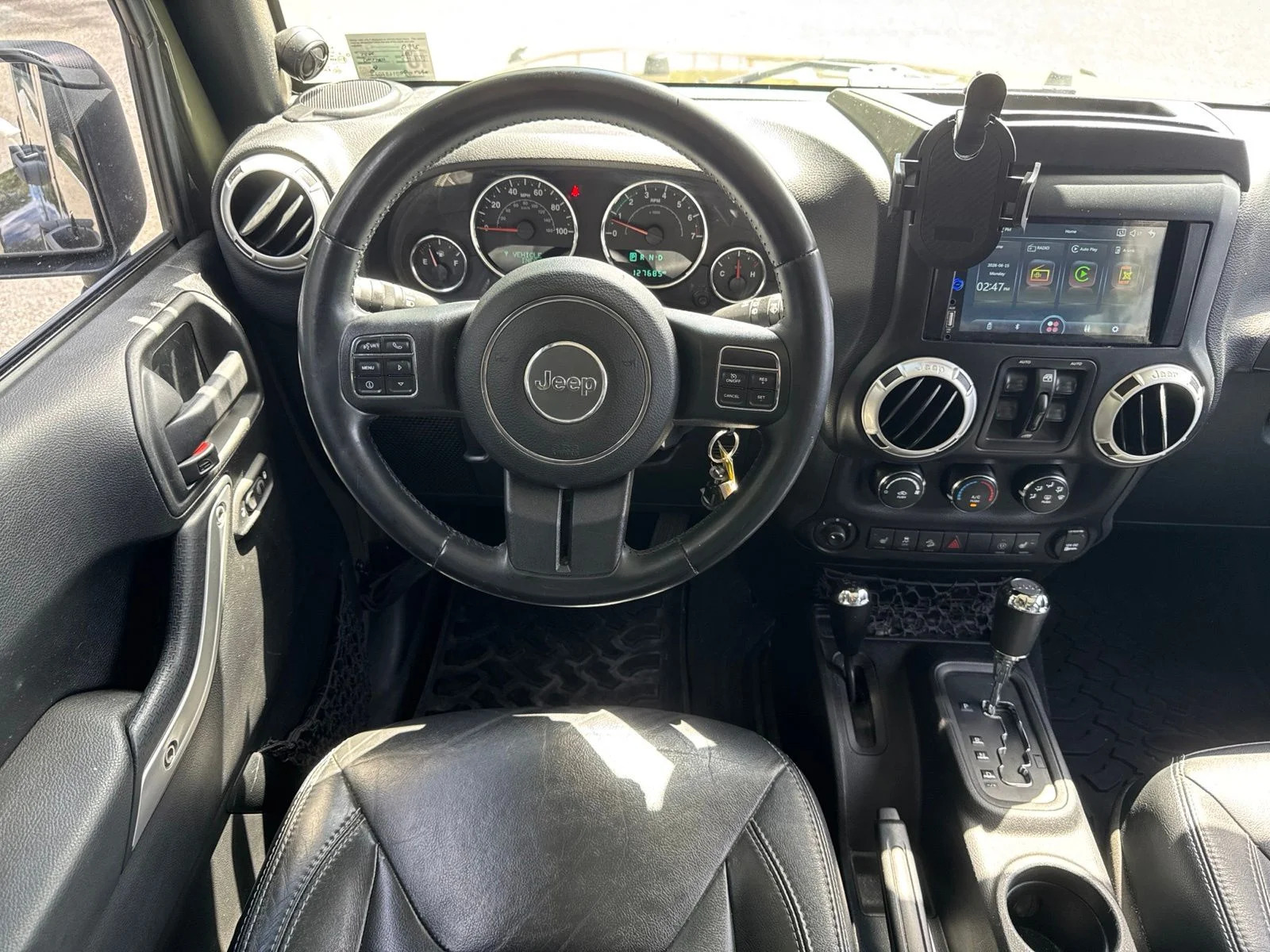 Used 2015 Green Jeep Unlimited Sahara image 24