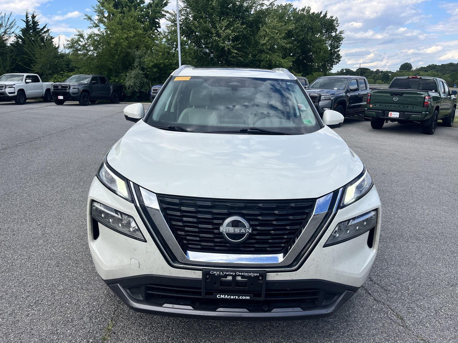 Used 2023 Pearl White Tricoat Nissan SL image 2