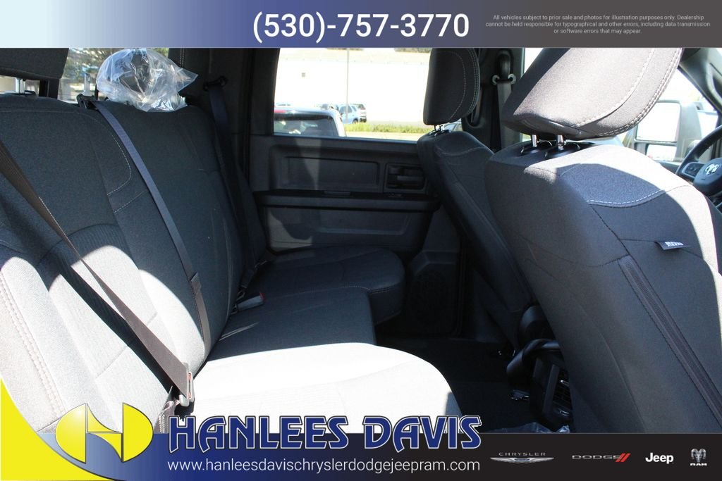 New 2024 Diamond Black Crystal Pearl-Coat Exterior Paint RAM Tradesman image 6