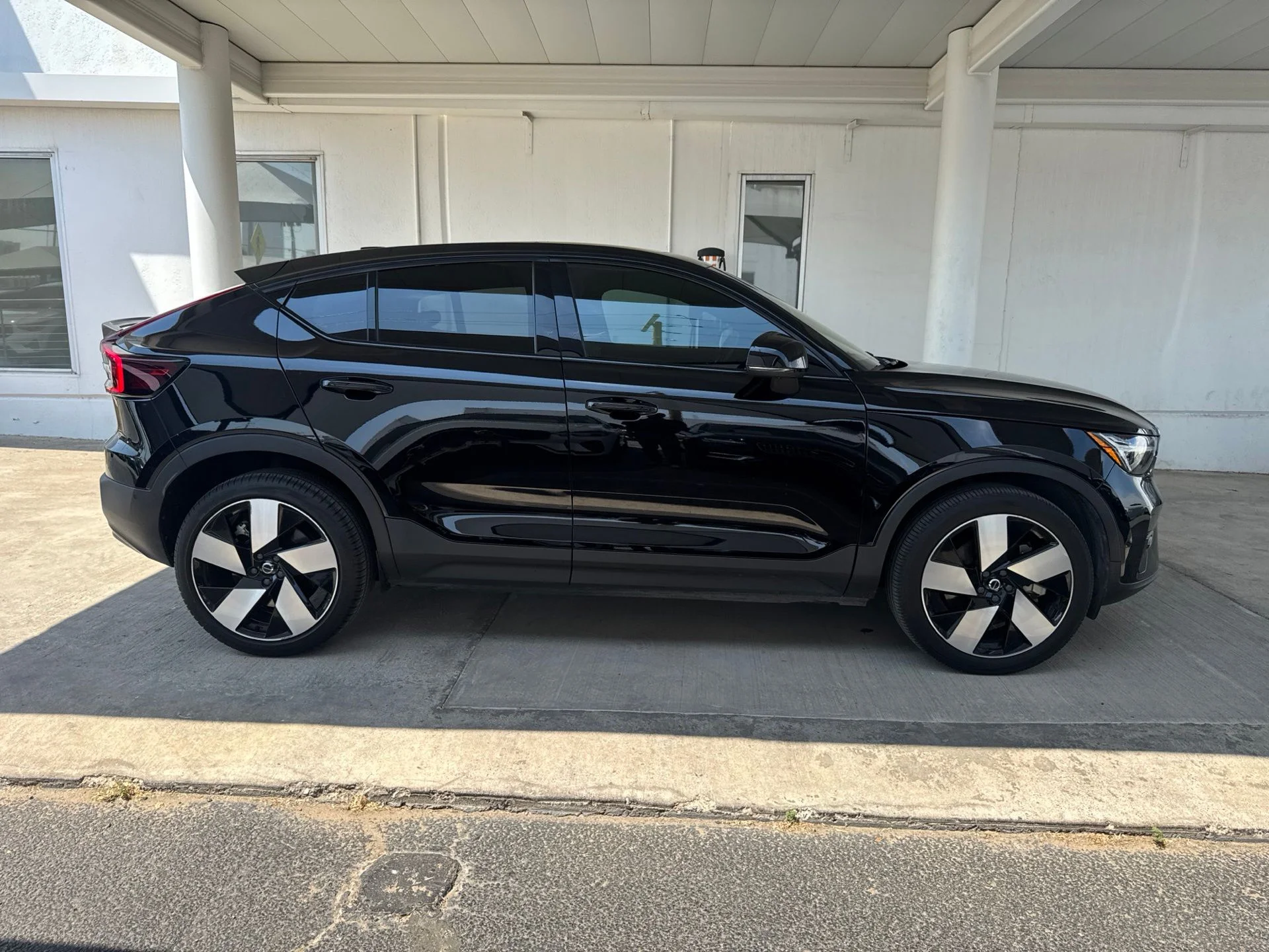 Used 2023 Black Volvo Ultimate image 4