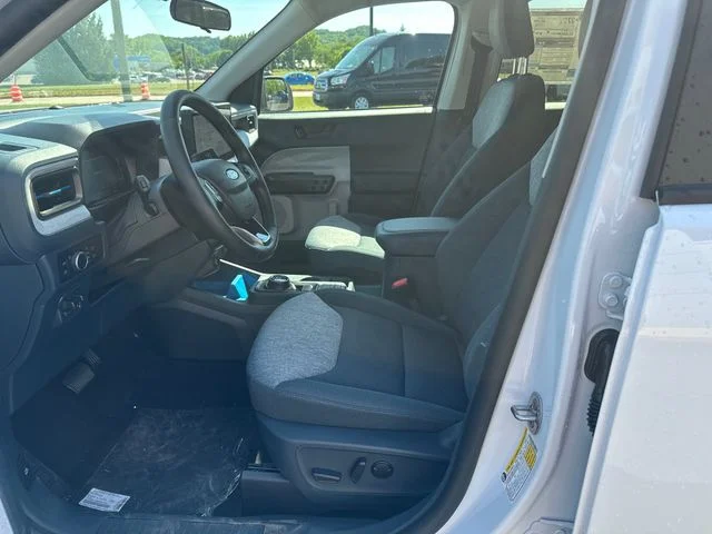 New 2025 Oxford White Ford XLT image 14