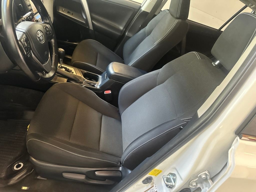 Used 2016 White Toyota XLE image 9