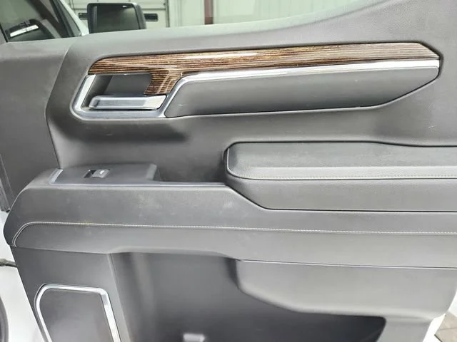Used 2024 Summit White GMC Elevation image 47