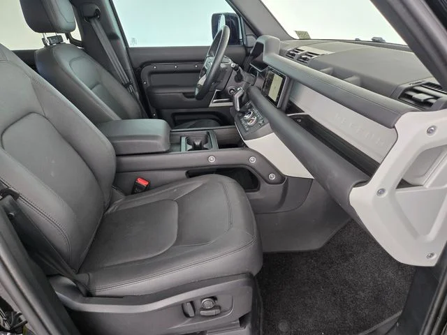 Used 2024 Black Land Rover SE image 3