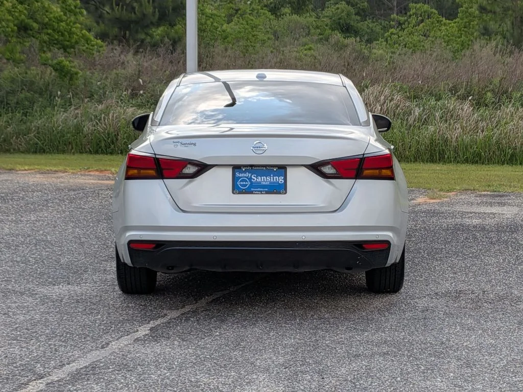 Used 2022 Silver Nissan 2.5 SV image 4