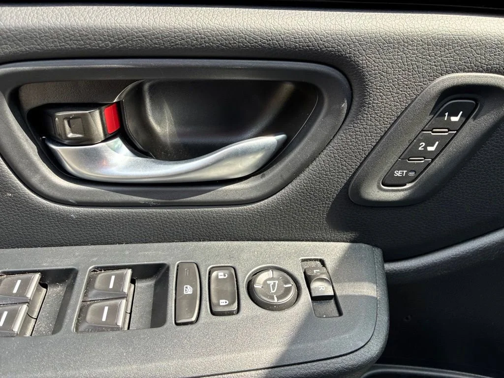 Used 2025 White Honda Touring image 14