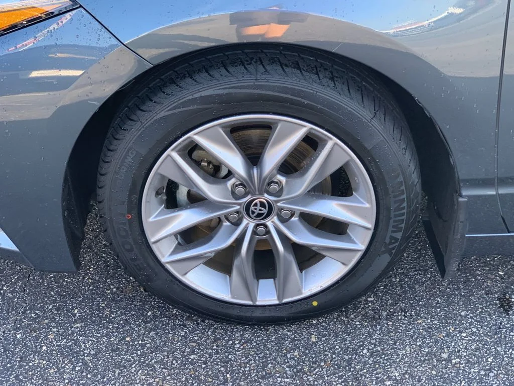 Used 2021 Gray Toyota XLE Plus image 32
