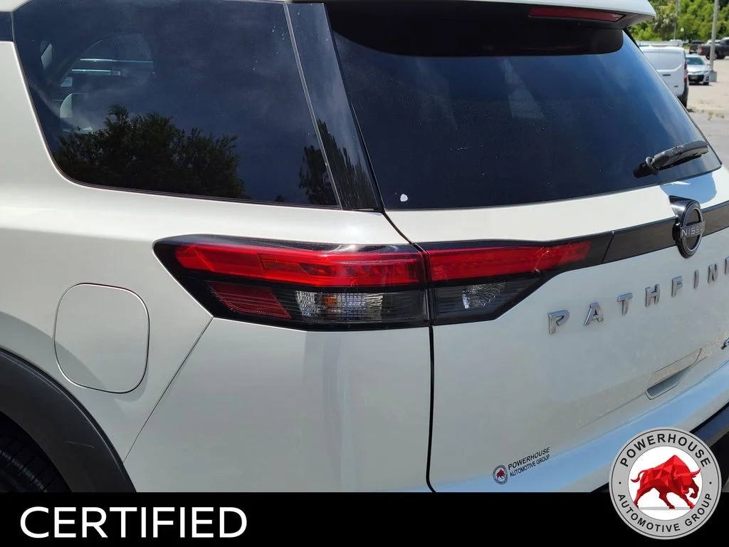 Used 2022 White Nissan SV image 12