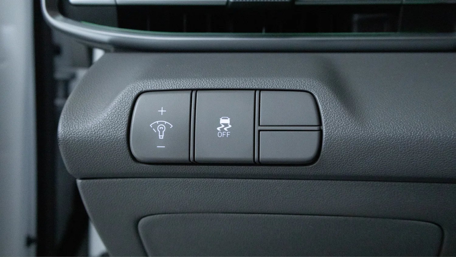 Used 2025 White Hyundai SEL Convenience image 23