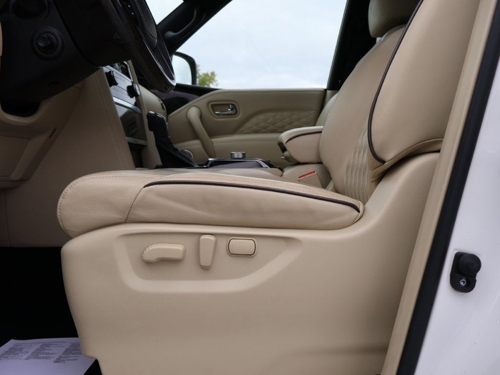Used 2023 Moonstone White INFINITI Sensory image 42