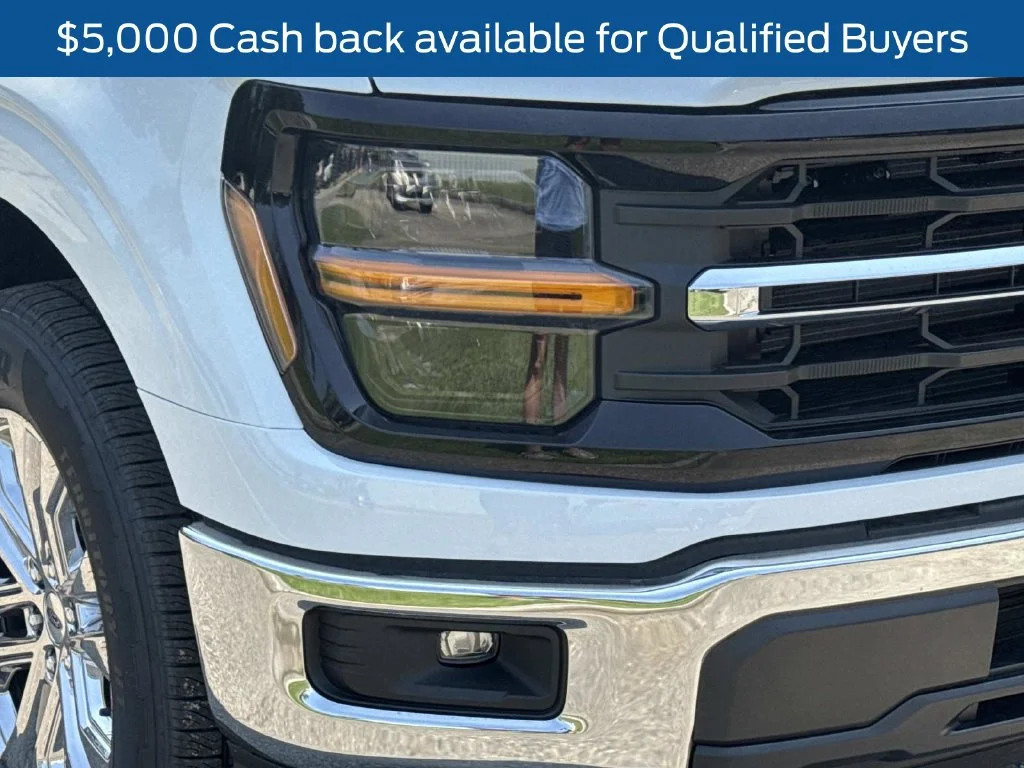 New 2026 Oxford White Ford XLT image 2