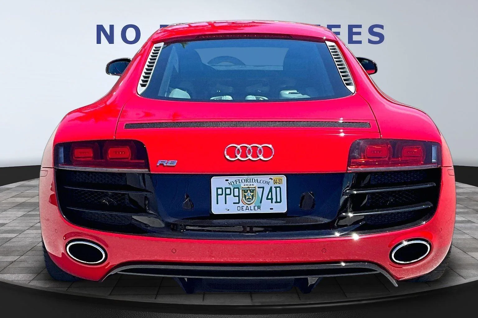 Used 2010 Brilliant Red With Brilliant Red Sideblades Audi 5.2L image 5