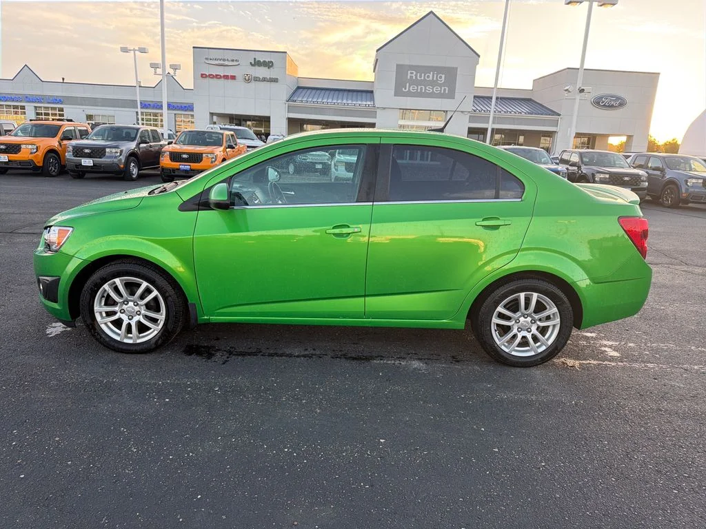 Used 2014 Green Chevrolet LT image 2