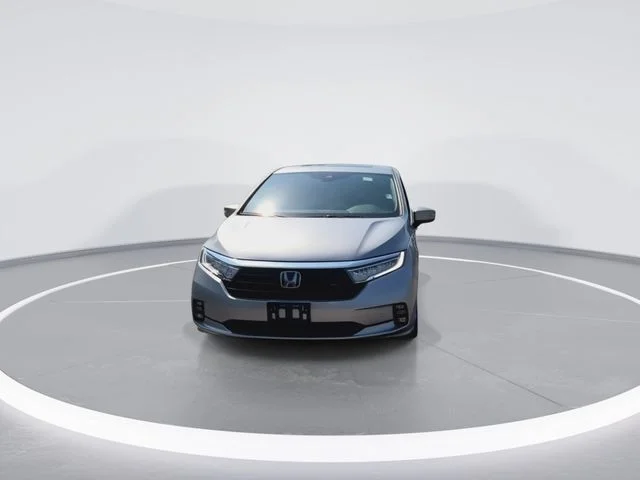 Used 2023 Silver Honda Touring image 3