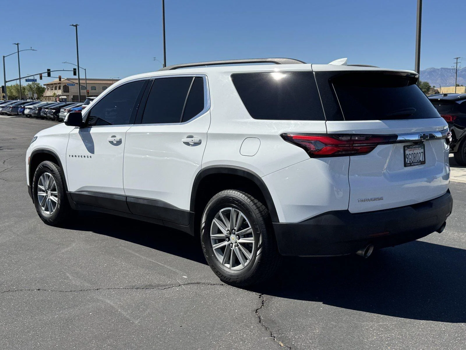 Used 2023 SUMMIT WHITE Chevrolet LT Cloth image 4