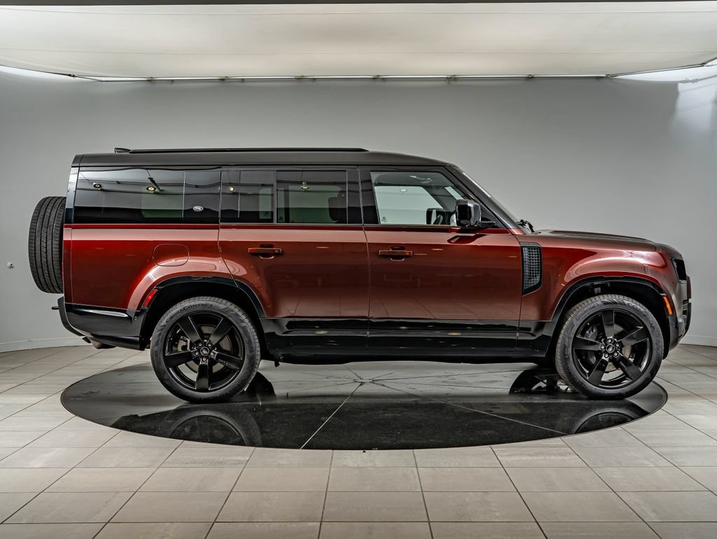Used 2024 Sedona Red Land Rover X-Dynamic SE image 4