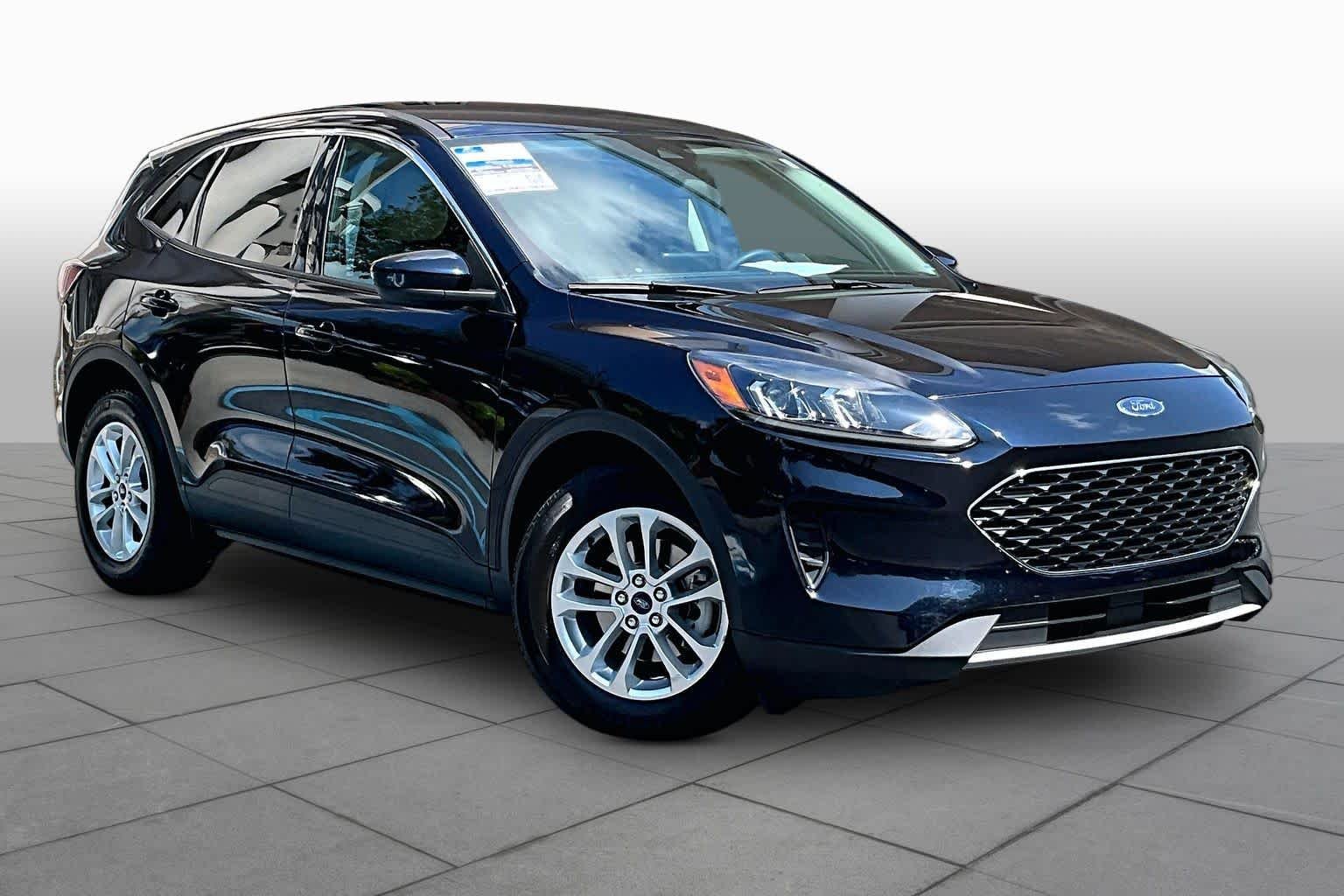 Used 2021 Antimatter Blue Metallic Ford SE image 3