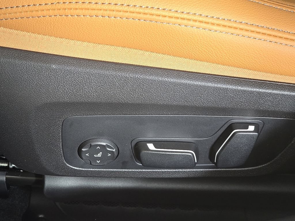 2025 BMW 3 Series 330i - Photo 12