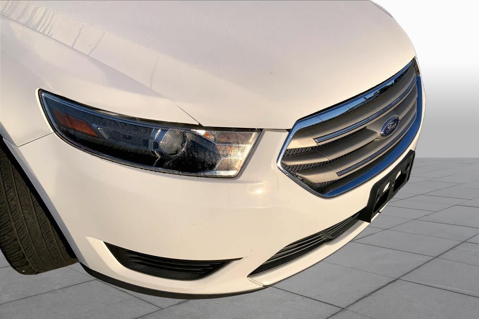 Used 2017 Oxford White Ford SE image 28