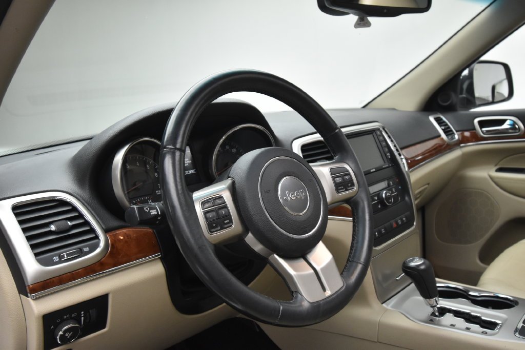 Used 2013 Bright White Clearcoat Jeep Limited image 12