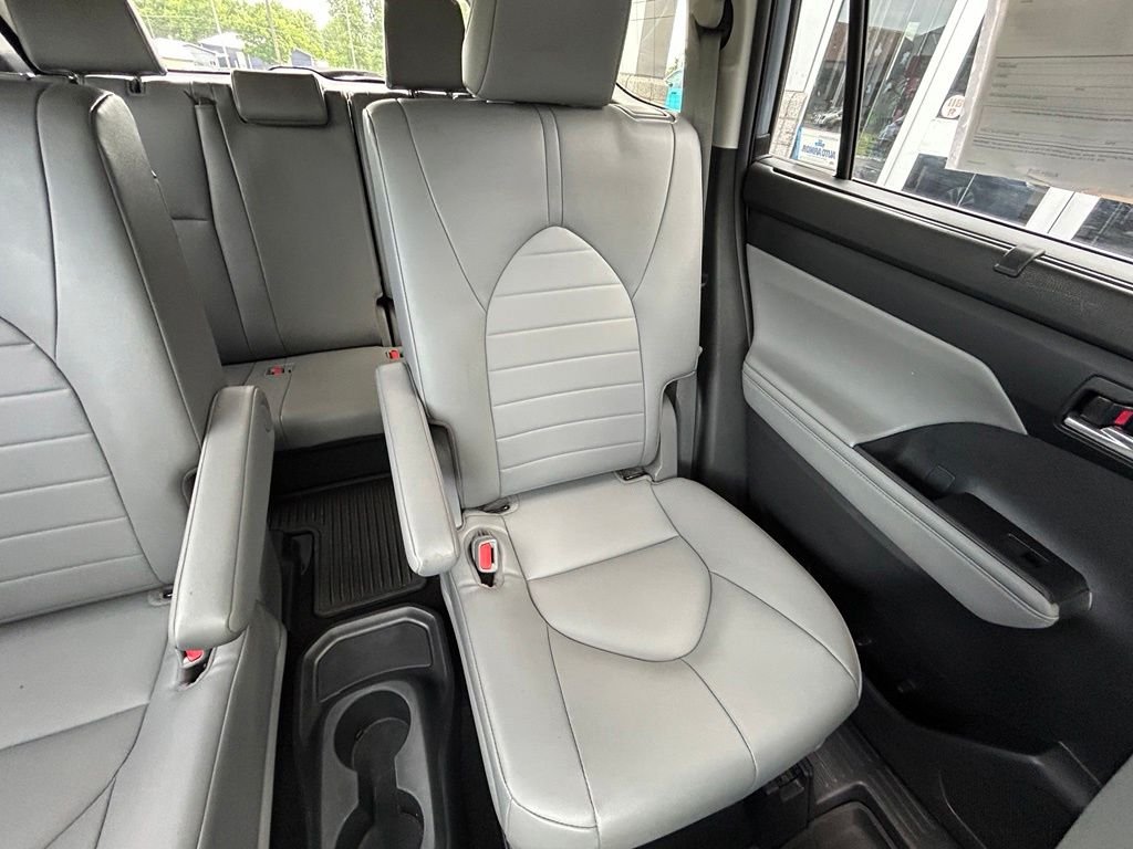 Used 2022 Moon Dust Toyota XLE image 15
