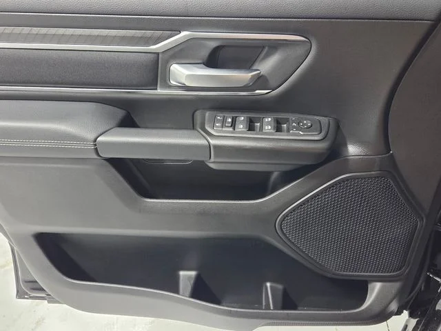 New 2026 Diamond Black Crystal Pearl-Coat Exterior Paint RAM Big Horn/Lone Star image 30