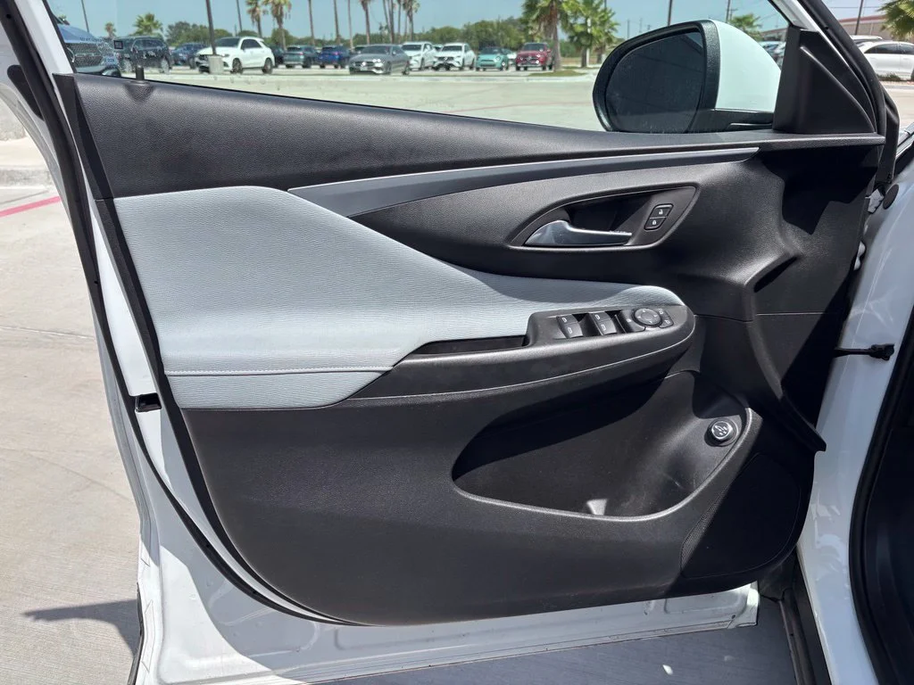 Used 2025 White Buick Preferred image 8