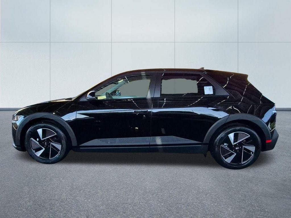 New 2026 Black Hyundai SEL image 3