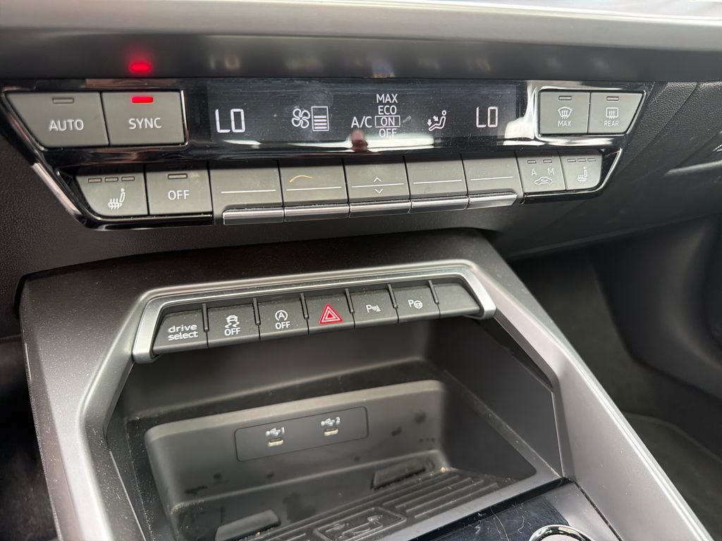 Used 2024  Audi 40 Premium image 32