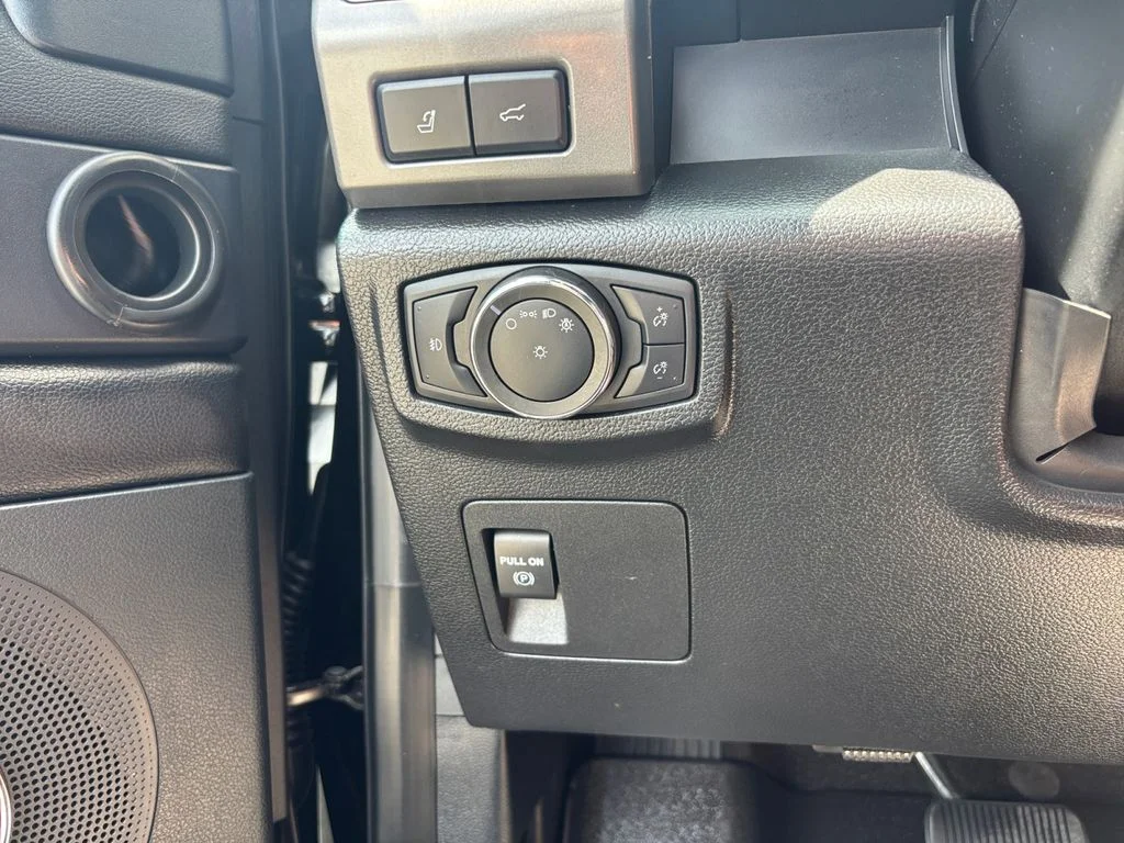 Used 2020 Black Ford XLT image 32