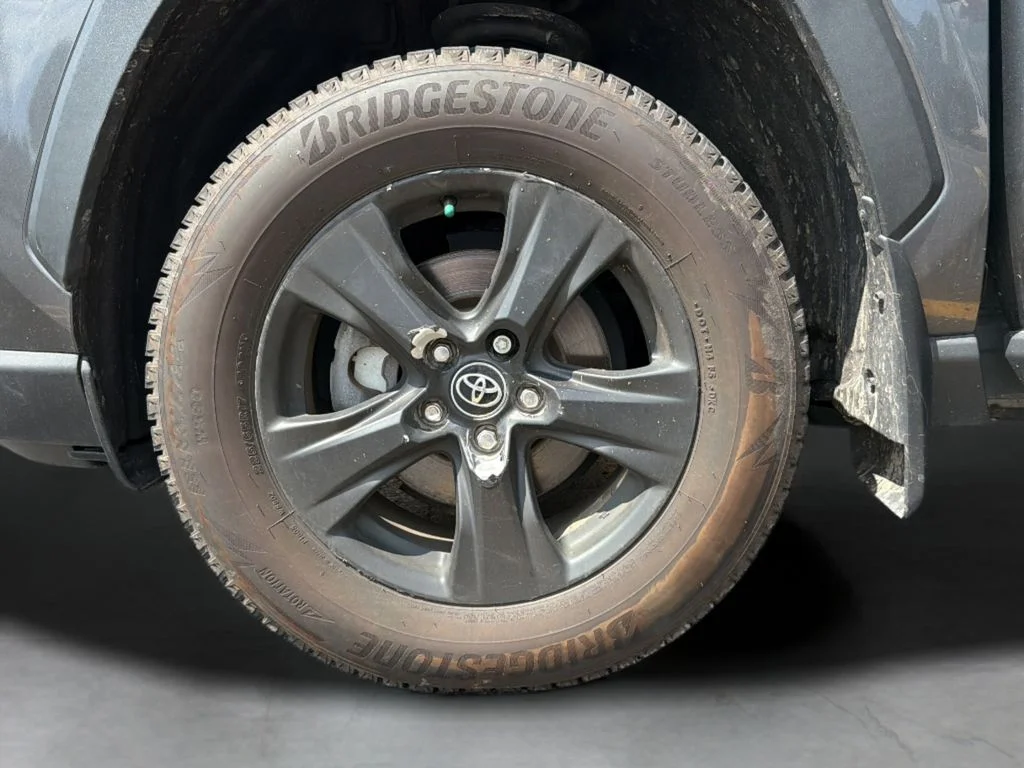 2021 Toyota RAV4 XLE - Photo 14