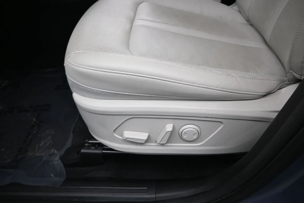 Used 2025 Silver Kia S image 13