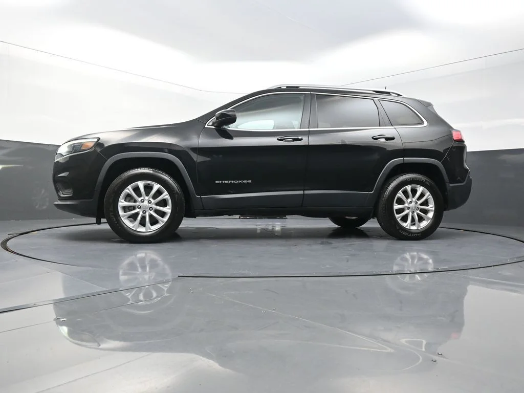 Used 2019 Black Jeep Latitude image 24