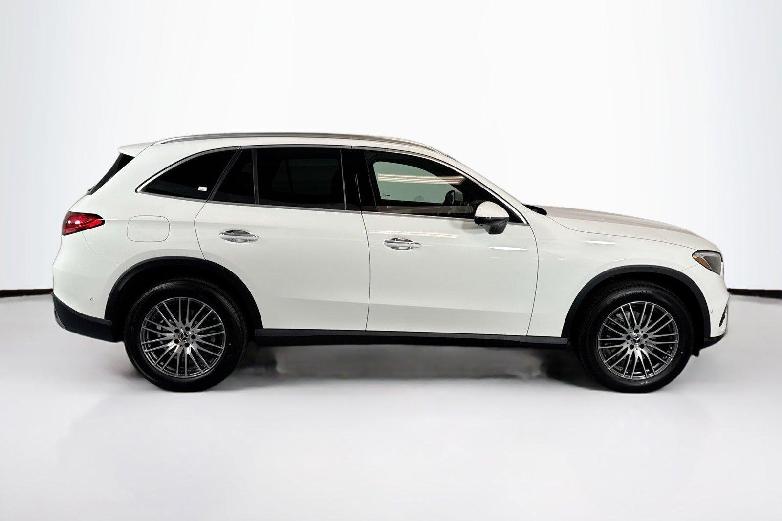 New 2026 Polar White Mercedes-Benz GLC 300 image 4