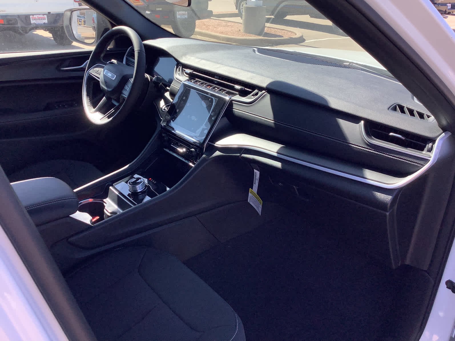 2025 Jeep Grand Cherokee Laredo - Photo 18