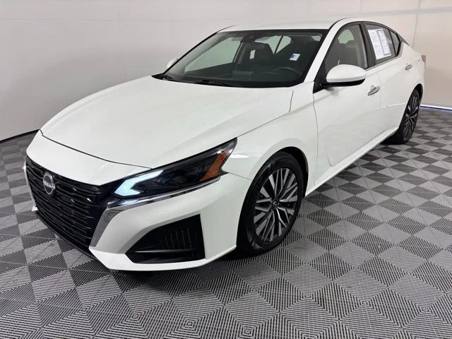 Used 2023 White Nissan 2.5 SV image 3