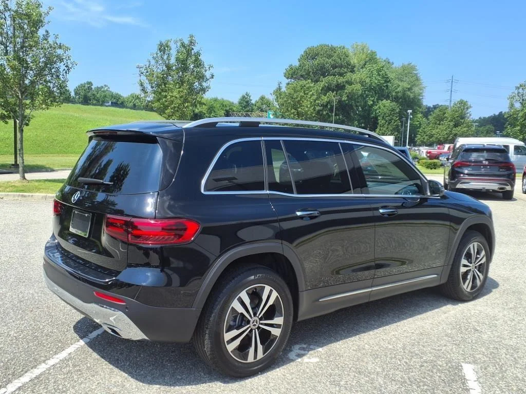 New 2025 Night Black Mercedes-Benz GLB 250 image 5