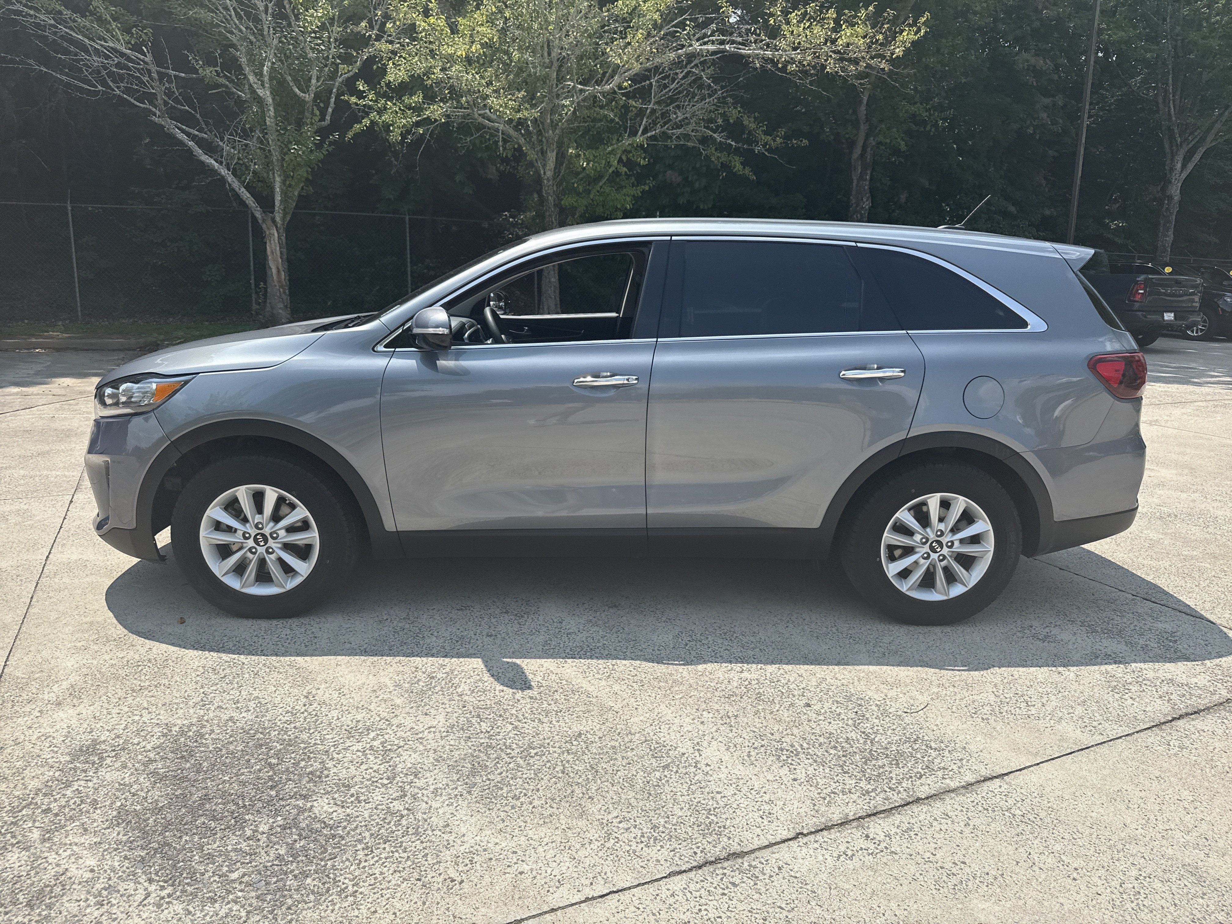 Used 2020 Everlasting Silver Kia LX image 4
