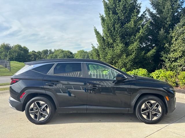Used 2025 Phantom Black Hyundai SEL image 6