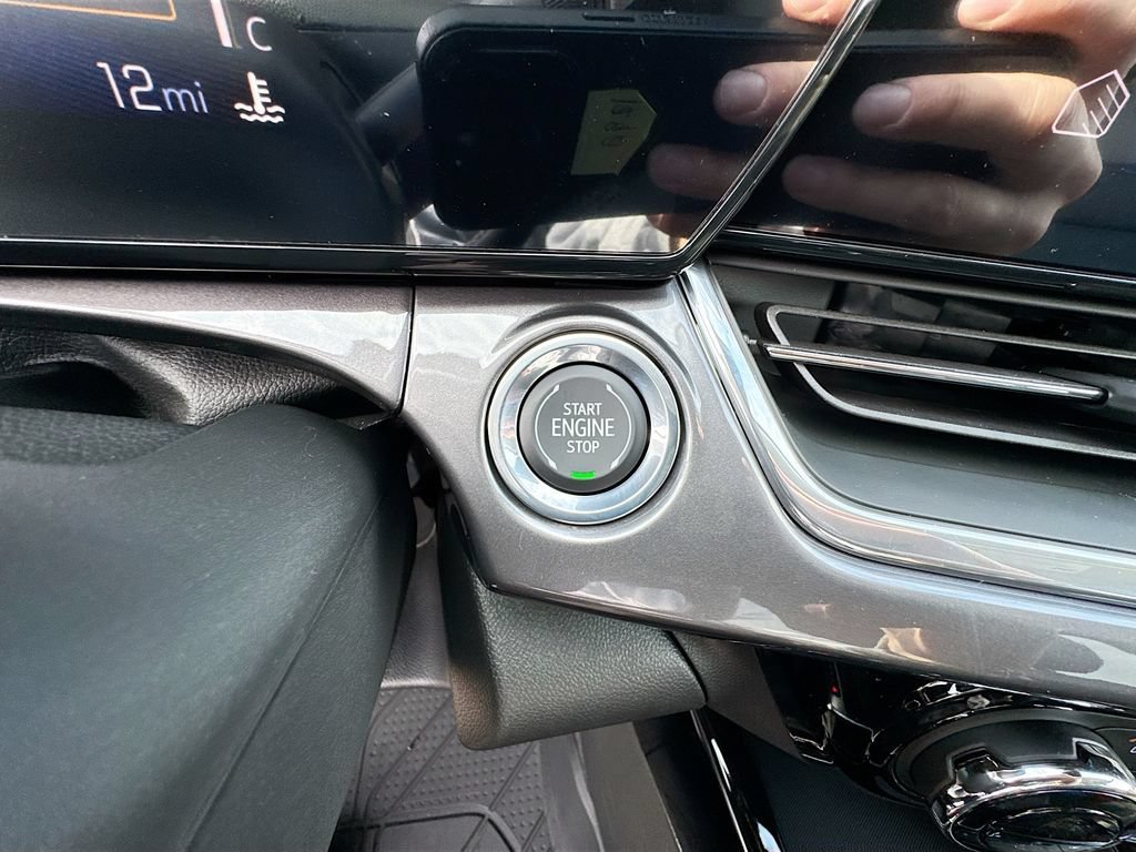 New 2026 Summit White Chevrolet ACTIV image 39
