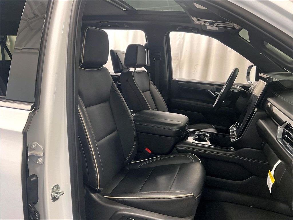 Used 2025 White GMC Elevation image 11